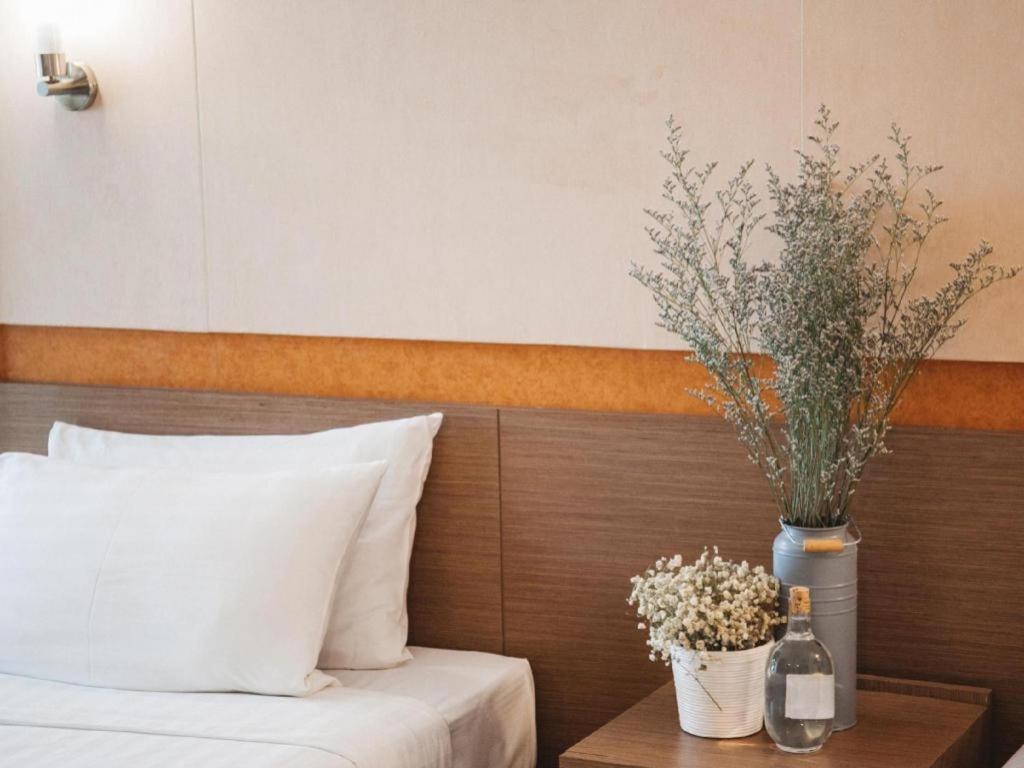 Clef Hotel Bangkok Esterno foto