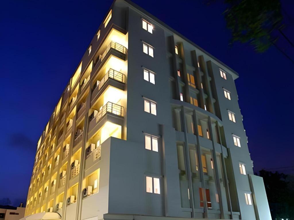 Clef Hotel Bangkok Esterno foto